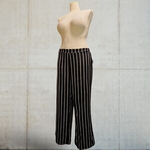 Black and White Striped Women's Palazzo Pants With Pockets!